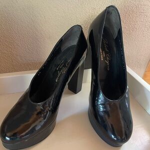 Robert Clergerie Black Patent Leather Women's Shoes - Made in France (Like New)